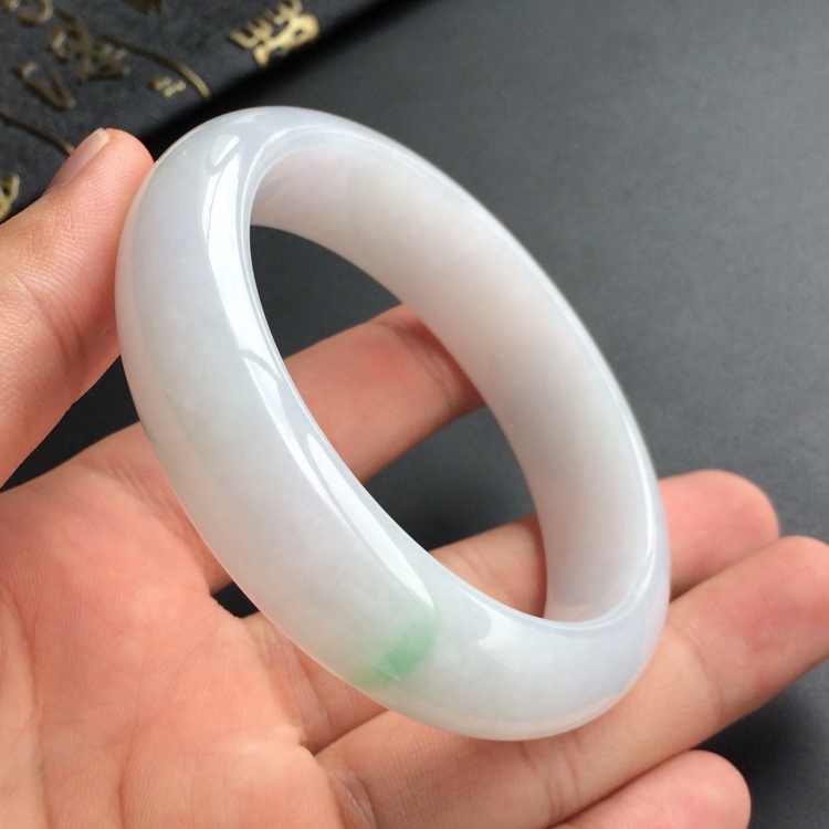 (超值推荐)糯冰种白底青手镯(57mm)