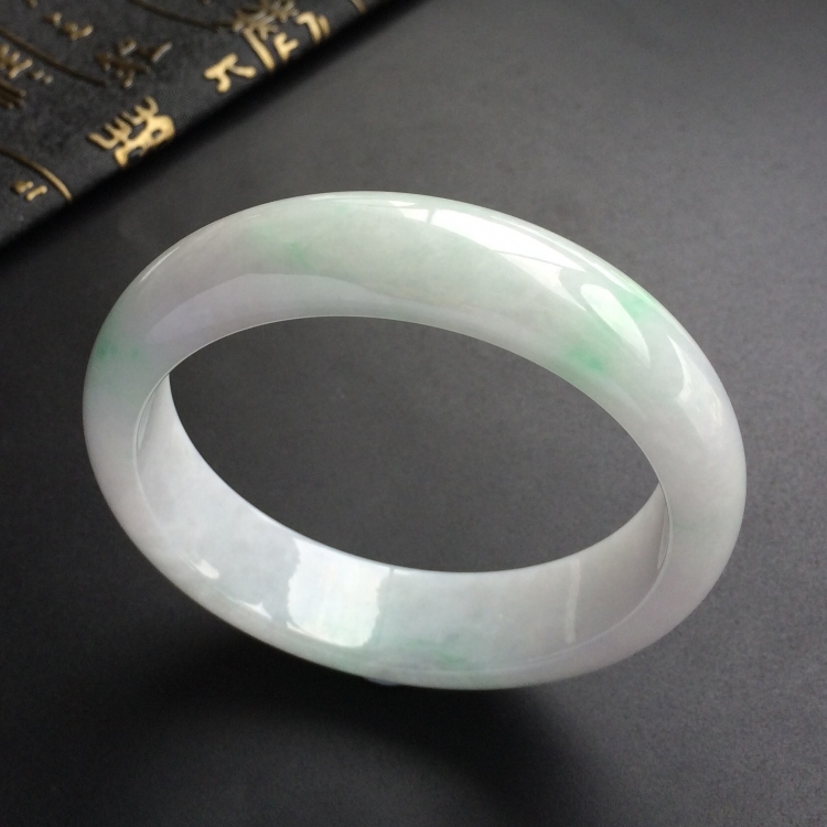(超值推荐)糯冰种飘绿花手镯(60mm)