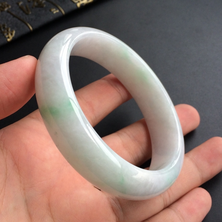 (超值推荐)糯冰种飘绿花手镯(60mm)