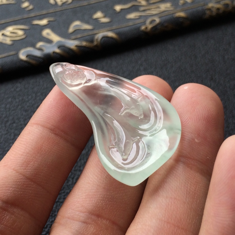 (超值推荐)冰玻种淡晴水年年有余挂件