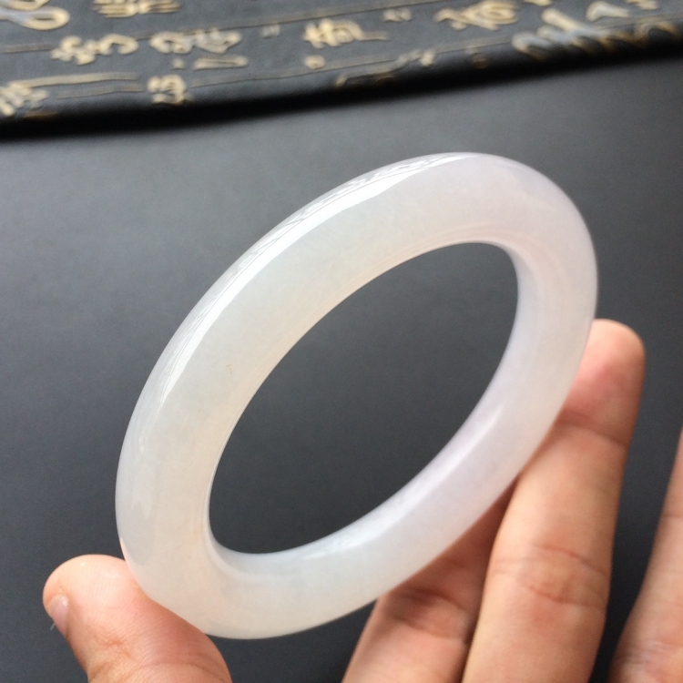 (超值推荐)糯冰种淡晴水圆条手镯(57.7mm)