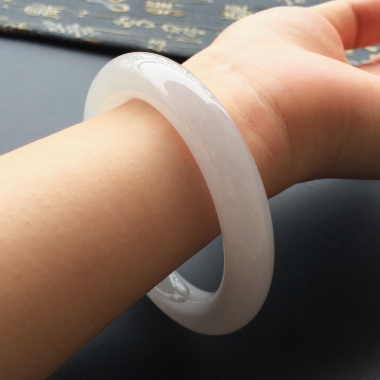 (超值推荐)糯冰种淡晴水圆条手镯(57.7mm)