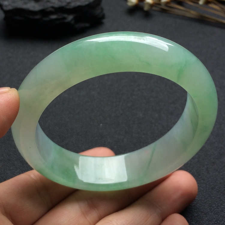 （超值推荐）糯冰种飘花手镯（57.8mm）