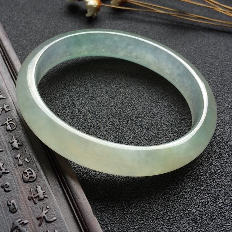 （超值推荐）冰种淡晴水贵妃镯（53.1mm-46.7mm）
