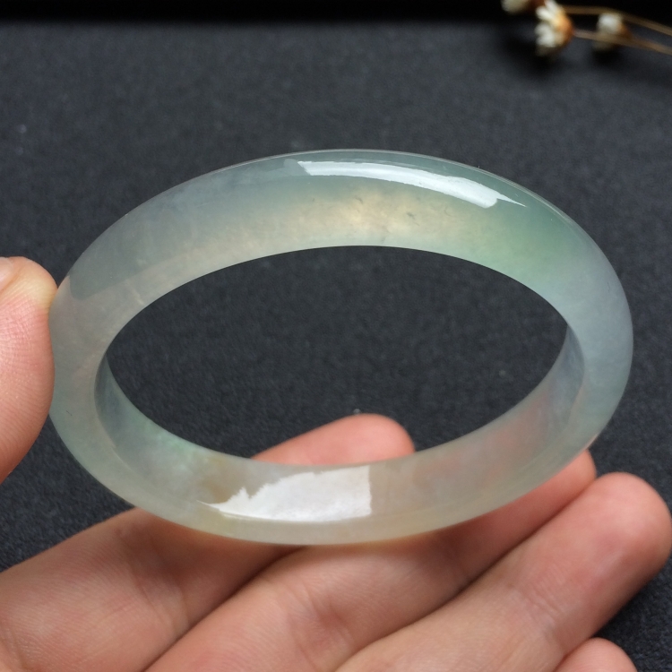 （超值推荐）冰种淡晴水贵妃镯（53.1mm-46.7mm）