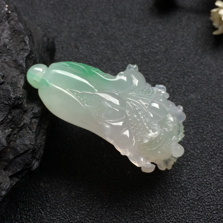 （超值推荐）冰种飘翠白菜挂件