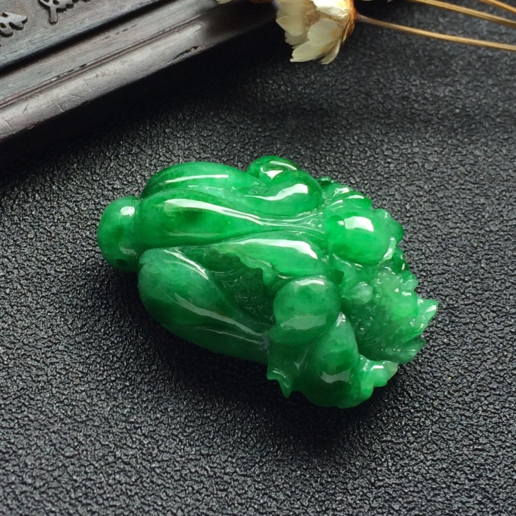 （超值推荐）糯冰种阳绿白菜挂件
