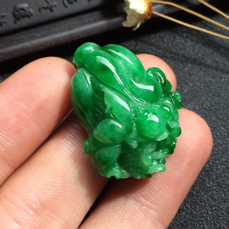 （超值推荐）糯冰种阳绿白菜挂件