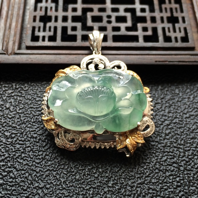 (超值推荐)冰种飘花镶白金钻石和和美美胸坠