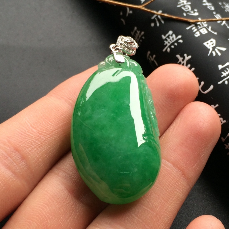 （超值推荐）糯冰种翠色福瓜挂件