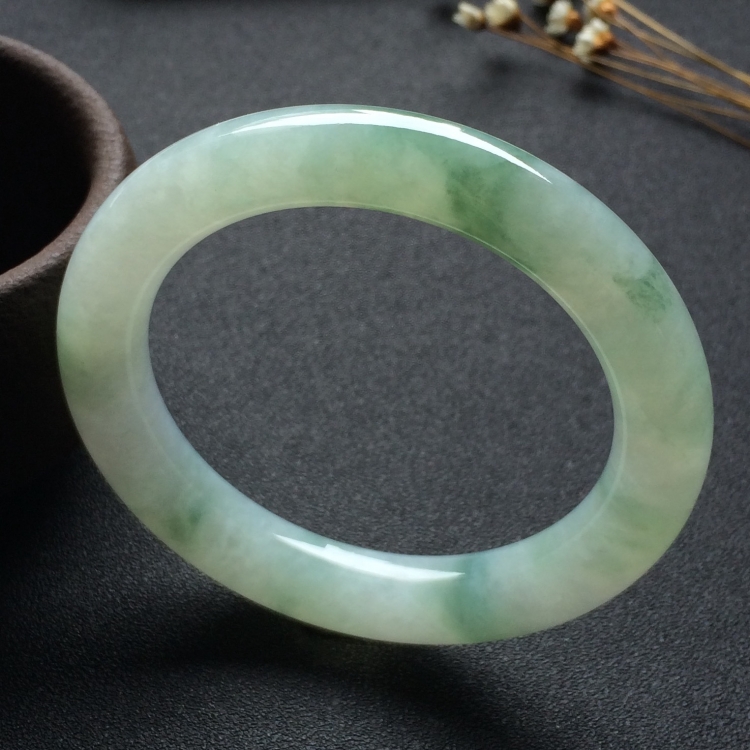（超值推荐）糯冰种飘花圆条手镯（55.7mm）