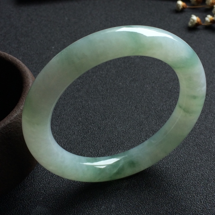 （超值推荐）糯冰种飘花圆条手镯（55.7mm）