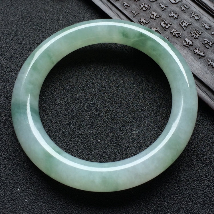 （超值推荐）糯冰种飘花圆条手镯（55.7mm）