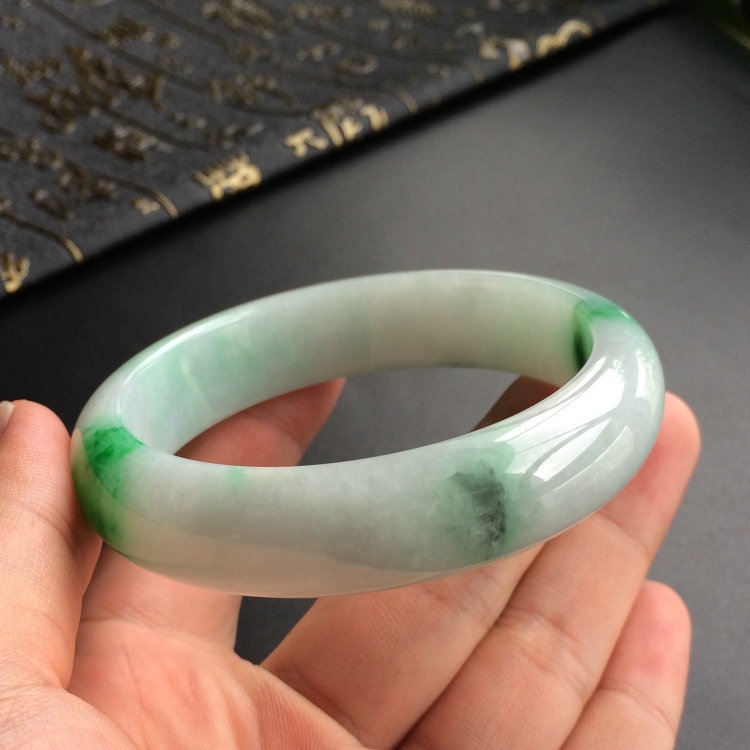 (超值推荐)糯冰种飘翠手镯(58.7mm)