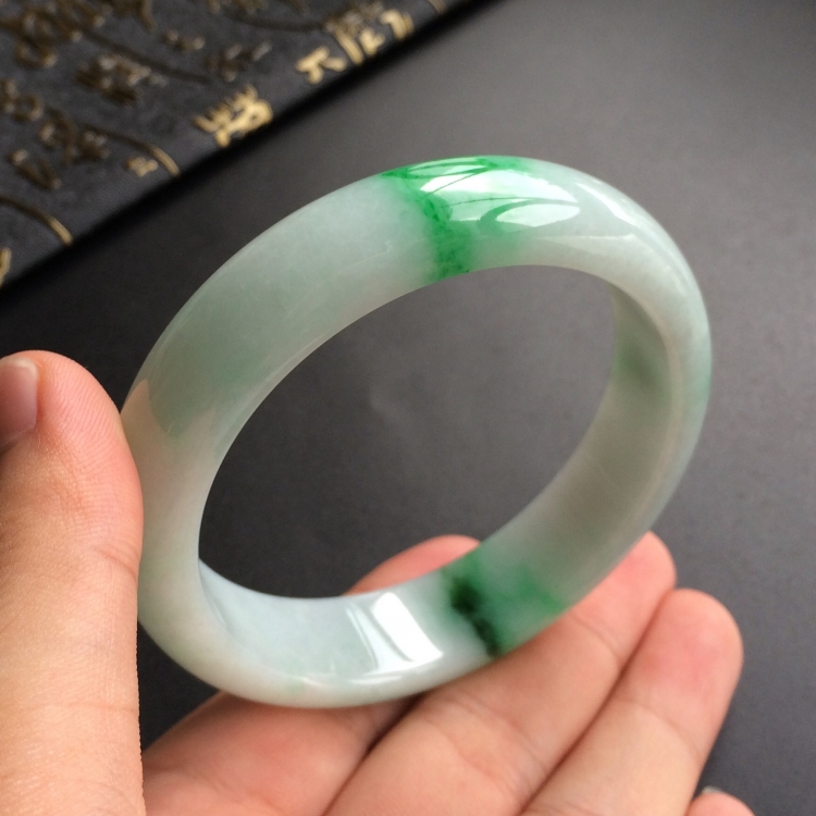 (超值推荐)糯冰种飘翠手镯(58.7mm)
