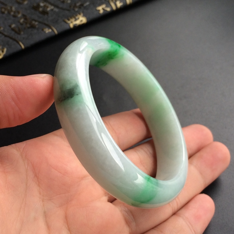 (超值推荐)糯冰种飘翠手镯(58.7mm)