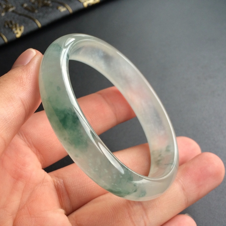 (超值推荐)冰种飘花贵妃镯(53.7mm-47mm)