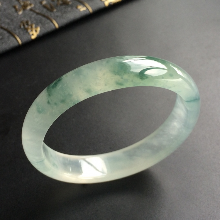 (超值推荐)冰种飘花贵妃镯(53.7mm-47mm)