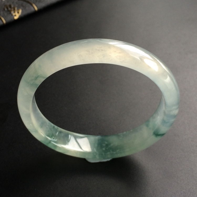 (超值推荐)冰种飘花贵妃镯(53.7mm-47mm)