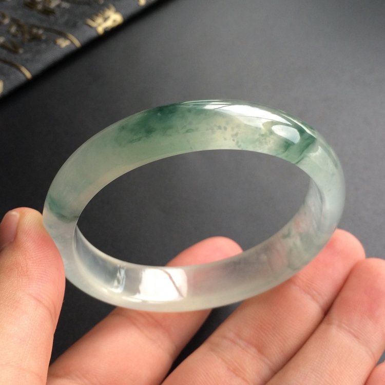 (超值推荐)冰种飘花贵妃镯(53.7mm-47mm)