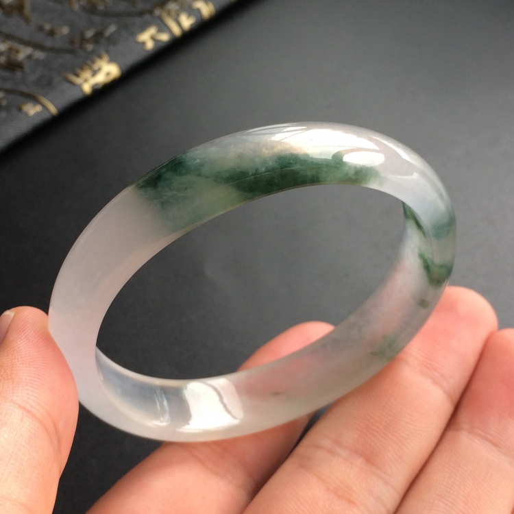 (超值推荐)冰种飘花贵妃镯(55mm-47.5mm)