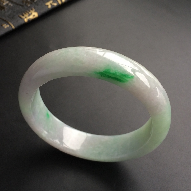 (超值推荐)糯冰种淡春带彩手镯(57mm)