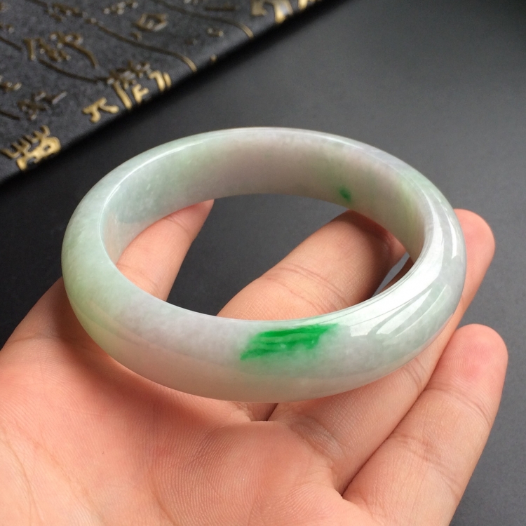 (超值推荐)糯冰种淡春带彩手镯(57mm)