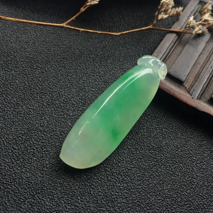 （超值推荐）冰种飘绿花福瓜挂件
