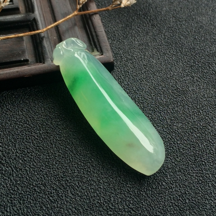 （超值推荐）冰种飘绿花福瓜挂件