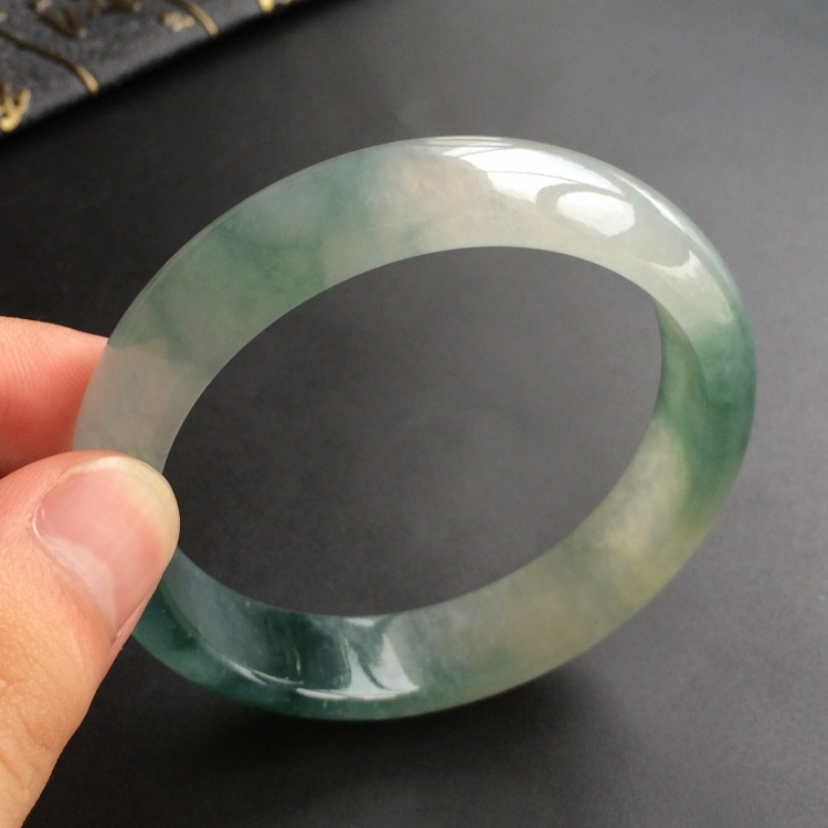 (超值推荐)冰种飘花手镯(56.1mm)