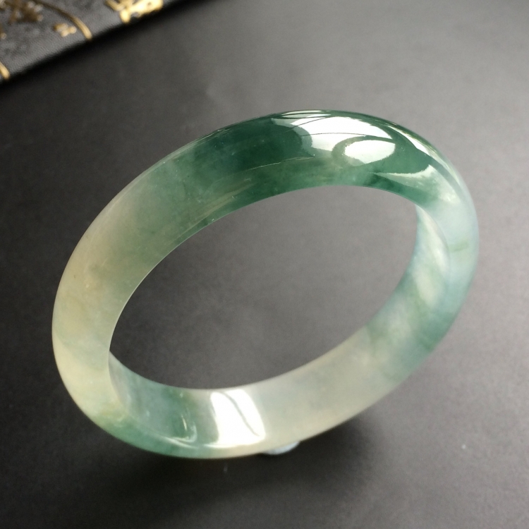 (超值推荐)冰种飘花手镯(56.1mm)
