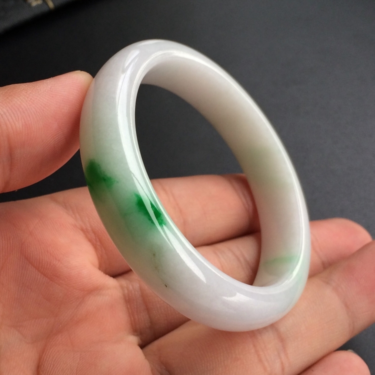 (超值推荐)糯冰种飘翠贵妃镯(53mm-47.2mm)