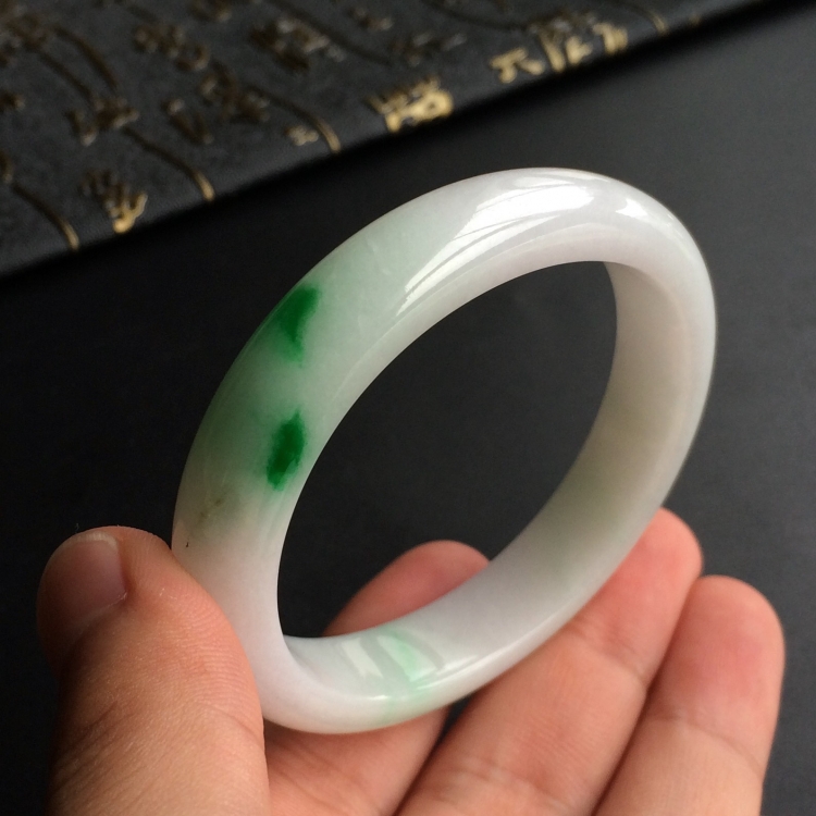 (超值推荐)糯冰种飘翠贵妃镯(53mm-47.2mm)