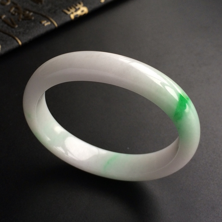 (超值推荐)糯冰种飘翠贵妃镯(53mm-47.2mm)