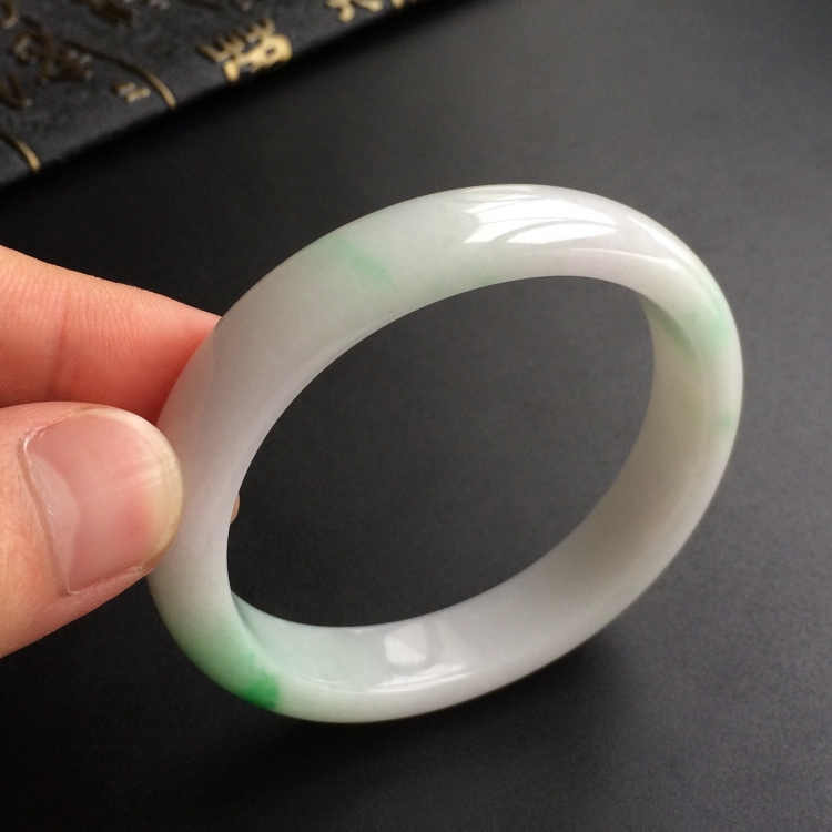 (超值推荐)糯冰种飘翠贵妃镯(53mm-47.2mm)