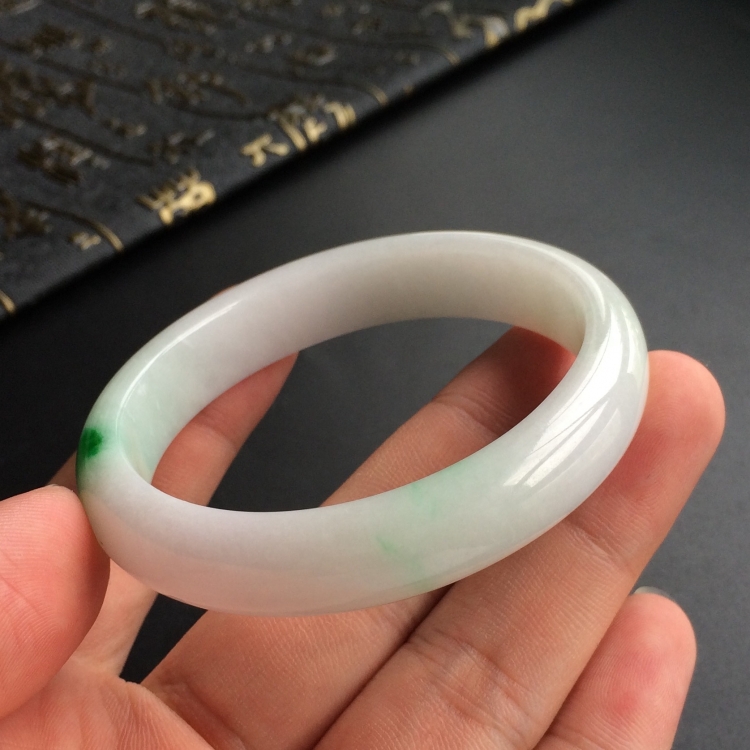 (超值推荐)糯冰种飘翠贵妃镯(53mm-47.2mm)