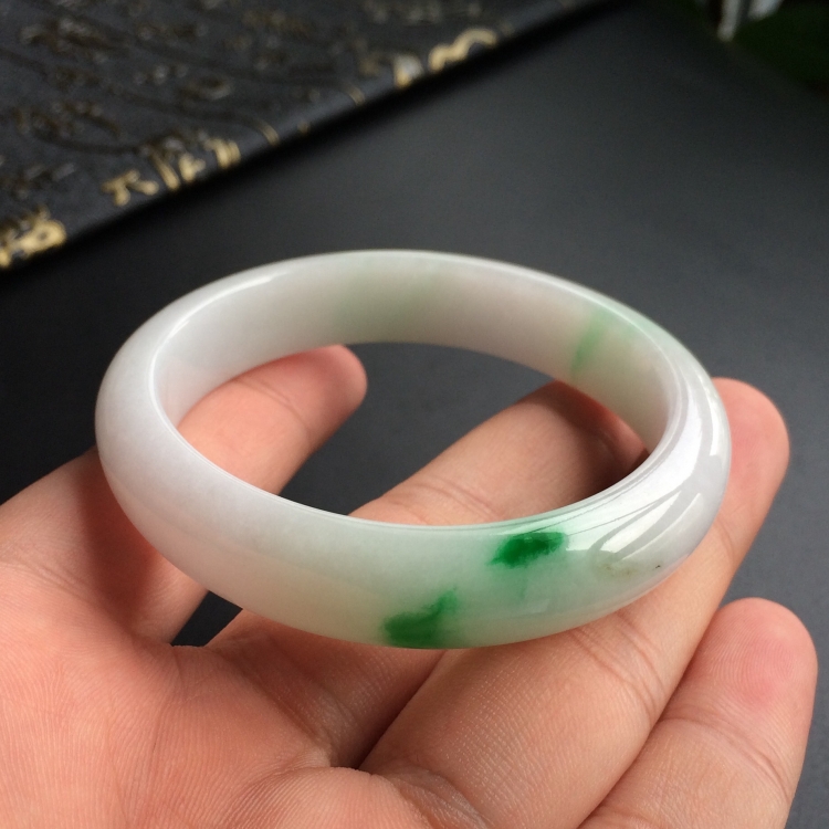 (超值推荐)糯冰种飘翠贵妃镯(53mm-47.2mm)