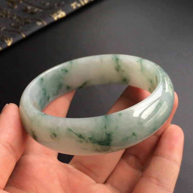 (超值推荐)糯冰种飘花手镯(61.8mm)