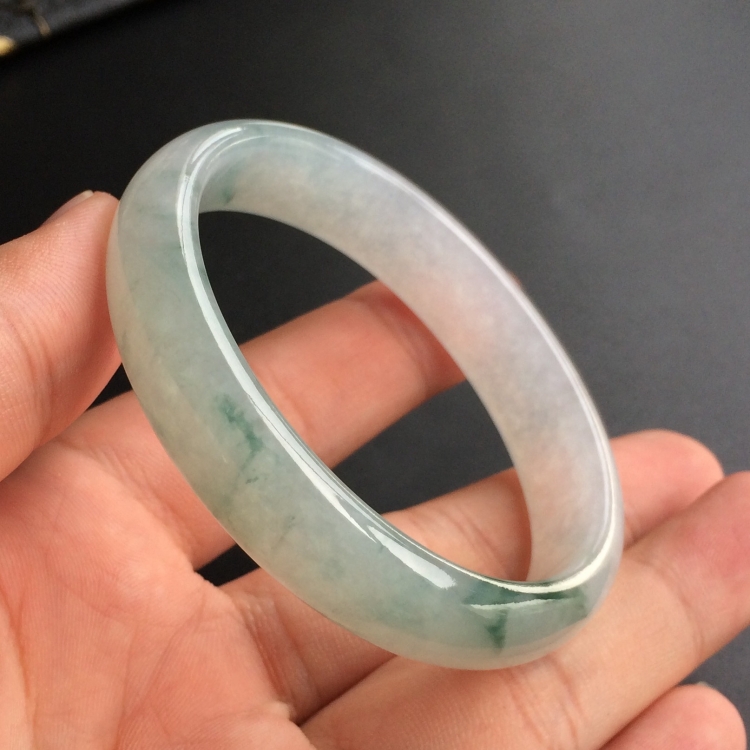(超值推荐)糯冰种飘花贵妃镯(53.6mm-47mm)