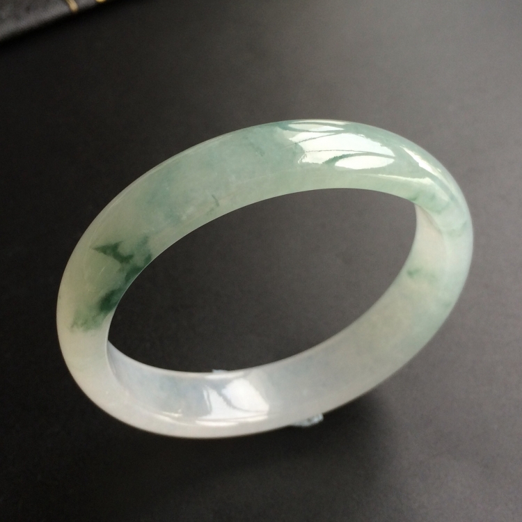 (超值推荐)糯冰种飘花贵妃镯(53.6mm-47mm)