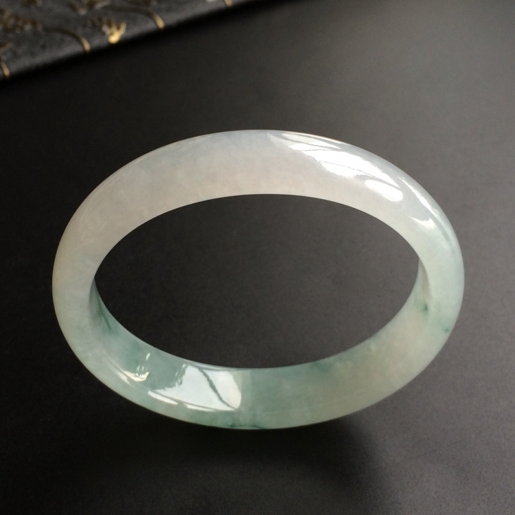 (超值推荐)糯冰种飘花贵妃镯(53.6mm-47mm)