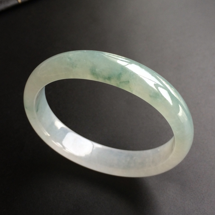 (超值推荐)糯冰种飘花贵妃镯(53.6mm-47mm)