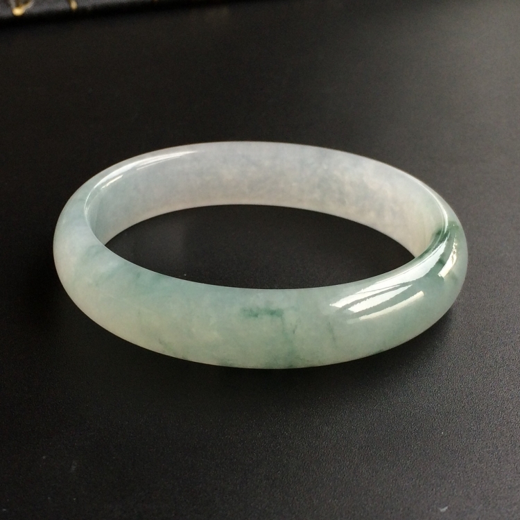(超值推荐)糯冰种飘花贵妃镯(53.6mm-47mm)
