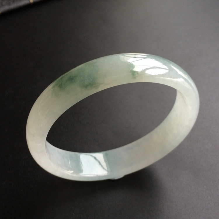 (超值推荐)糯冰种飘花贵妃镯(54.1mm-47.4mm)