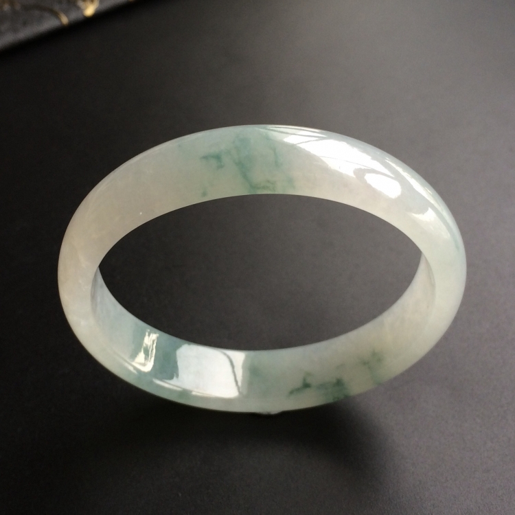 (超值推荐)糯冰种飘花贵妃镯(54.1mm-47.4mm)