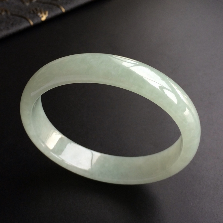 (超值推荐)糯冰种晴水贵妃镯(56.1mm-49.5mm)