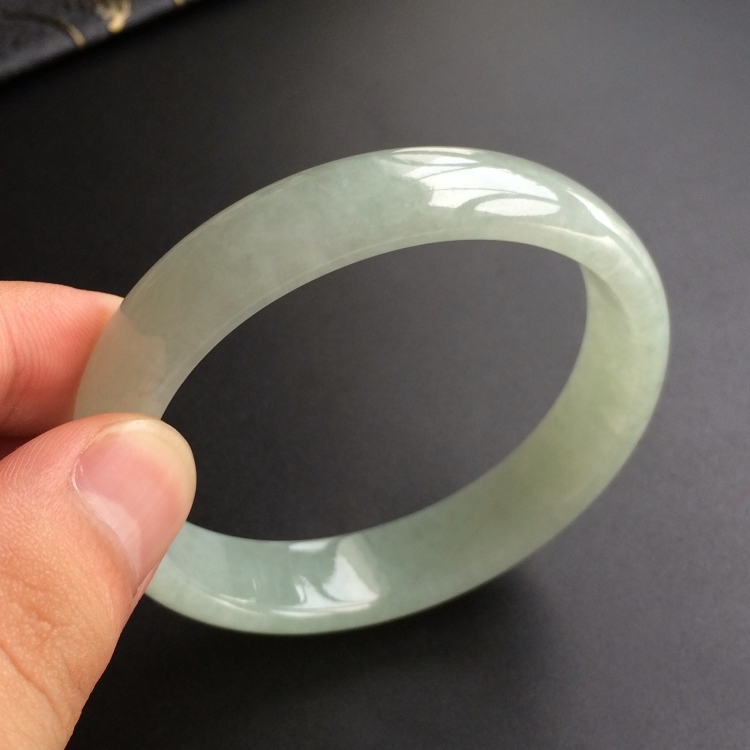 (超值推荐)糯冰种晴水贵妃镯(56.1mm-49.5mm)