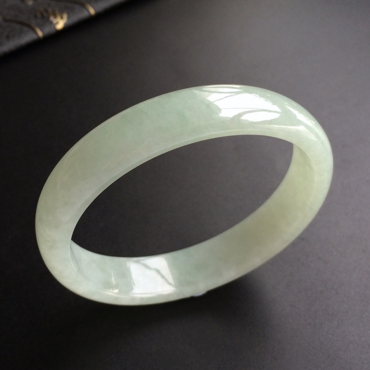 (超值推荐)糯冰种晴水贵妃镯(56.1mm-49.5mm)