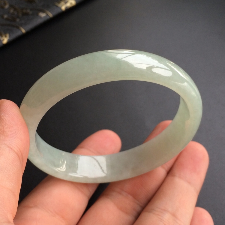 (超值推荐)糯冰种晴水贵妃镯(56.1mm-49.5mm)