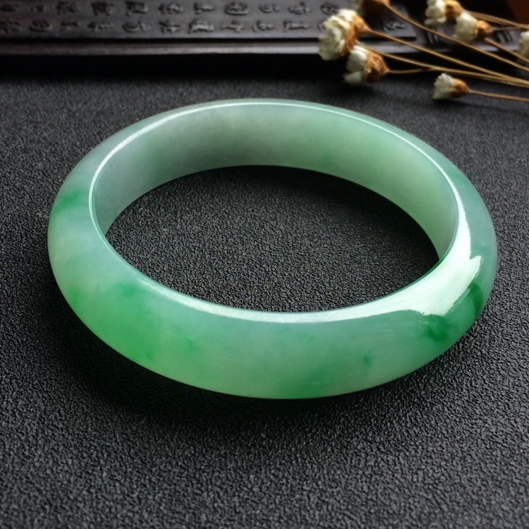 （超值推荐）糯冰种飘翠手镯（52.7mm）